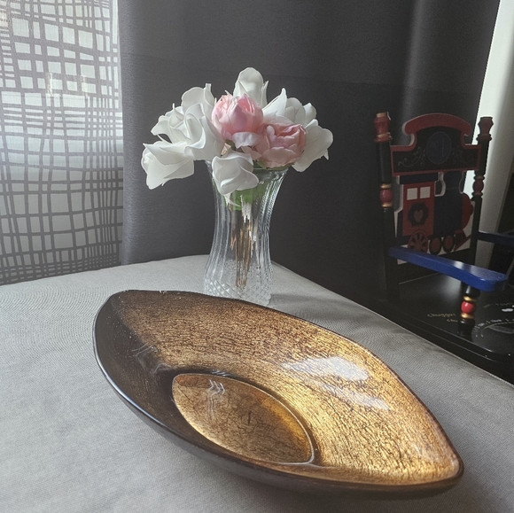 Large golden serving dish or decor piece - Picture 2 of 5